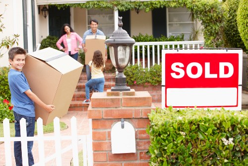 Boxes and furniture stored safely in Oldoakcommon