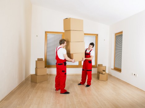Local packing team preparing belongings for relocation in Oldoakcommon